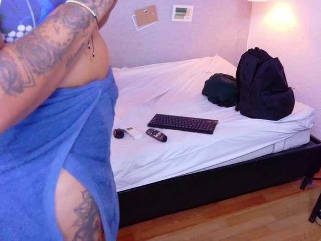 fat-naughtyass live cam on BongaCams