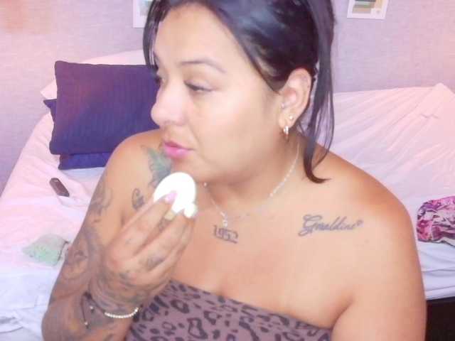 fat-naughtyass live cam on BongaCams