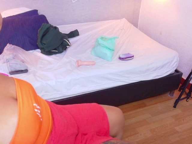 fat-naughtyass live cam on BongaCams