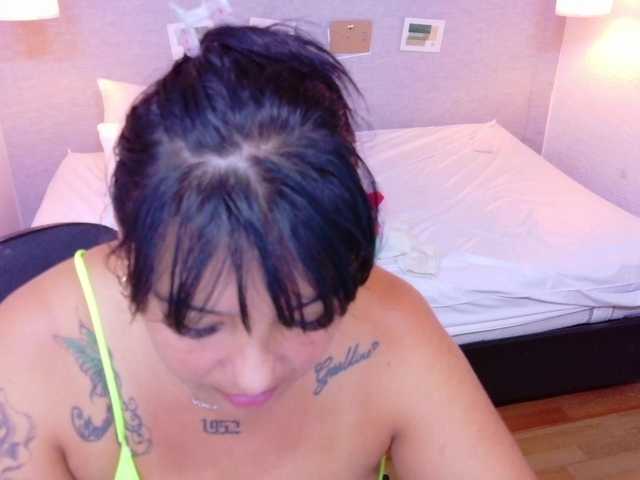 fat-naughtyass live cam on BongaCams