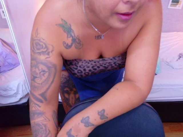 fat-naughtyass live cam on BongaCams