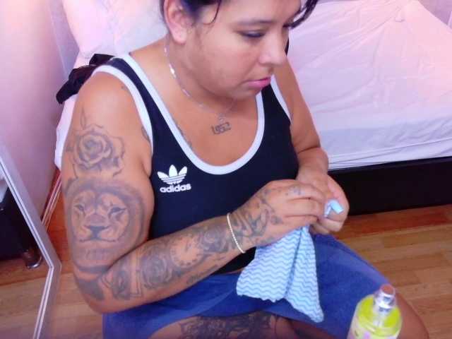 fat-naughtyass live cam on BongaCams