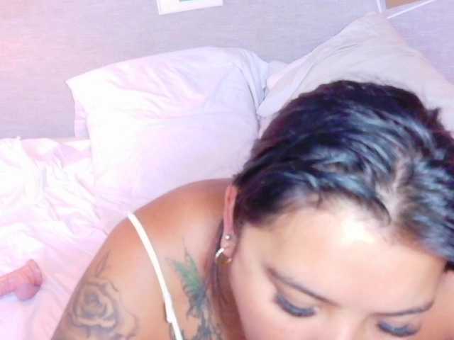 fat-naughtyass live cam on BongaCams