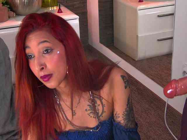 Model: VannyFoxx