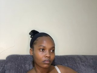Curvy-maxy9's Live Webcam