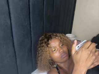 Busty-princess1