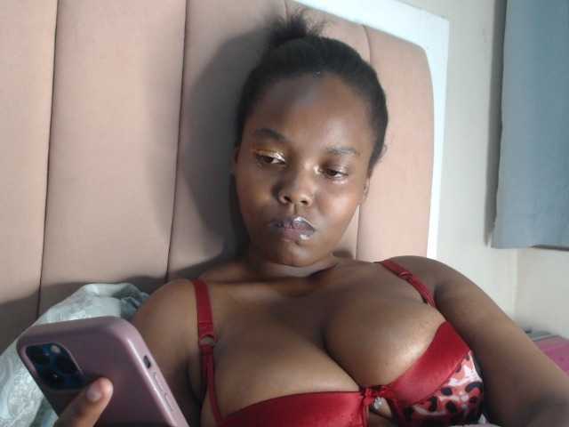 Curvy-maxy9 live cam on BongaCams