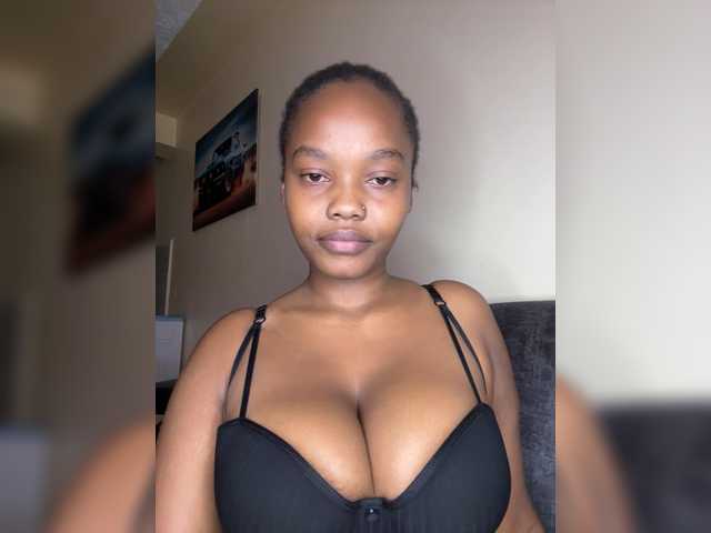 Curvy-maxy9 live webcam show