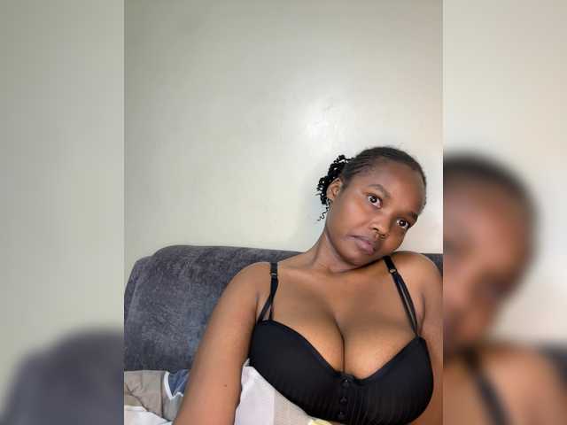 Curvy-maxy9 live webcam show