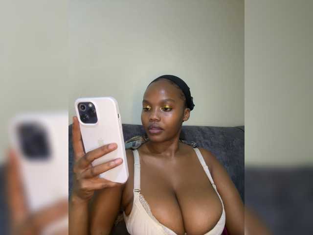 Curvy-maxy9