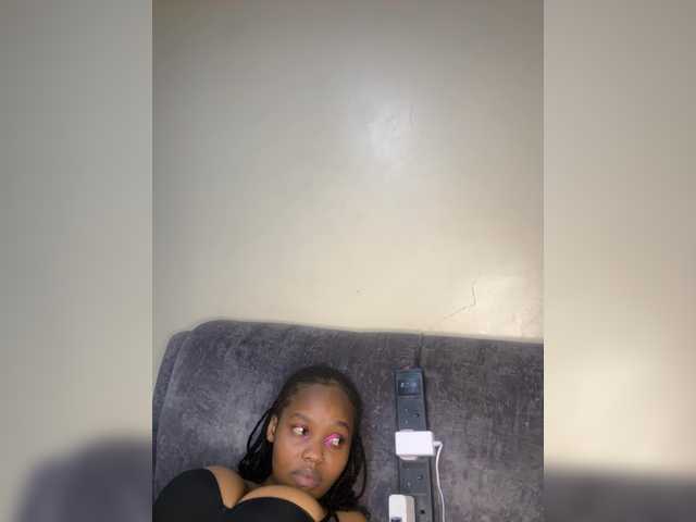 Curvy-maxy9 live cam on BongaCams
