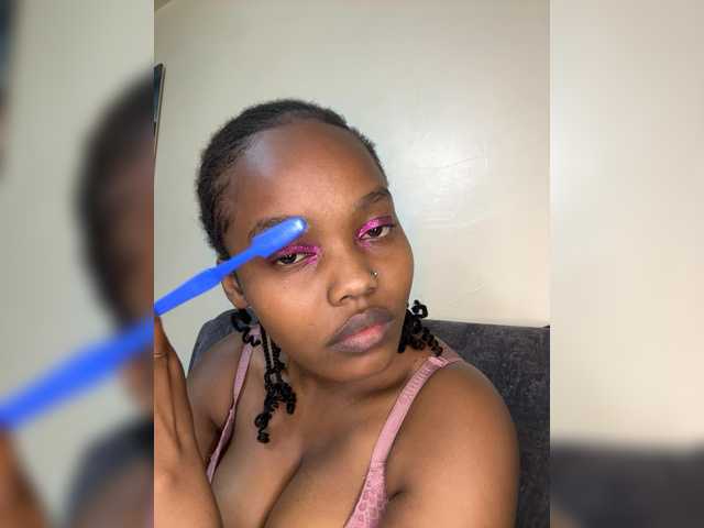 curvy-maxy9 cam belle