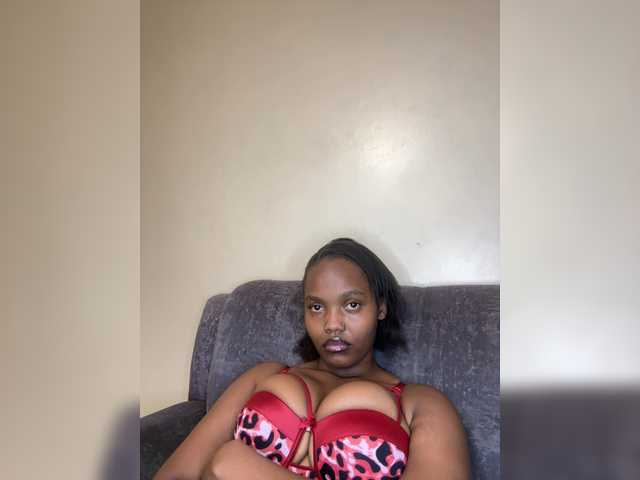 Curvy-maxy9 live cam on BongaCams