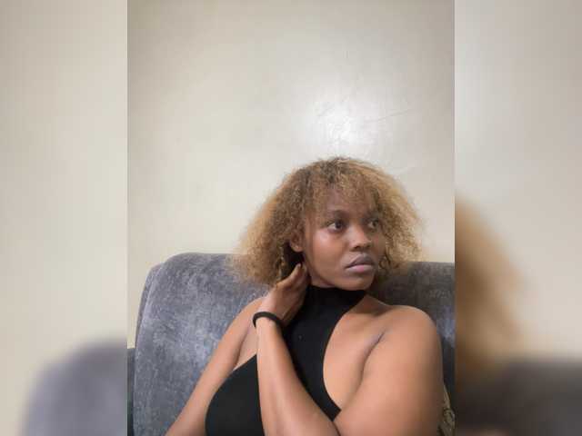 Curvy-maxy9 live cam on BongaCams