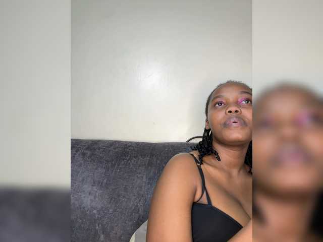 Curvy-maxy9 live cam on BongaCams
