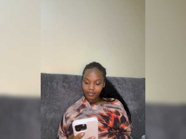 Curvy-maxy9 live cam on BongaCams
