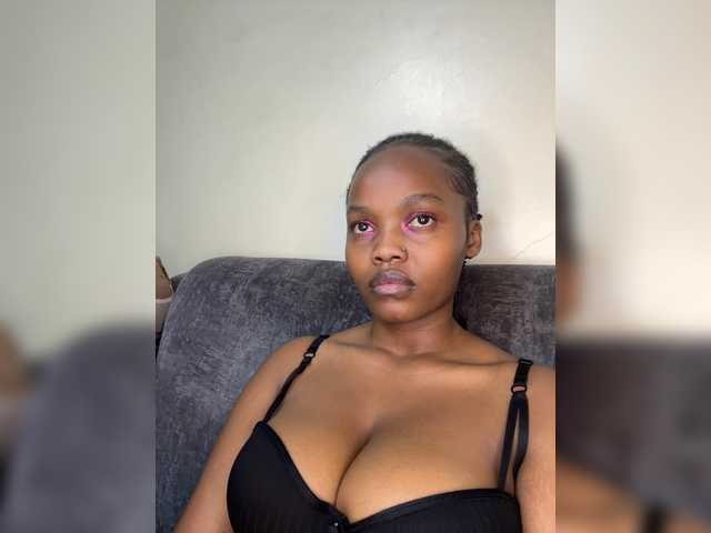 Curvy-maxy9 live cam on BongaCams