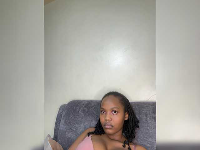 Curvy-maxy9 live cam on BongaCams