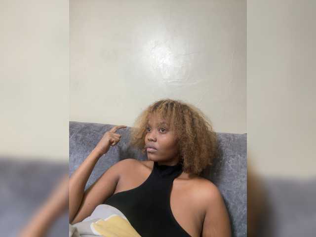 Curvy-maxy9 live cam on BongaCams
