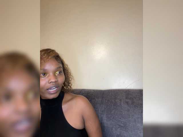 Curvy-maxy9 live cam on BongaCams