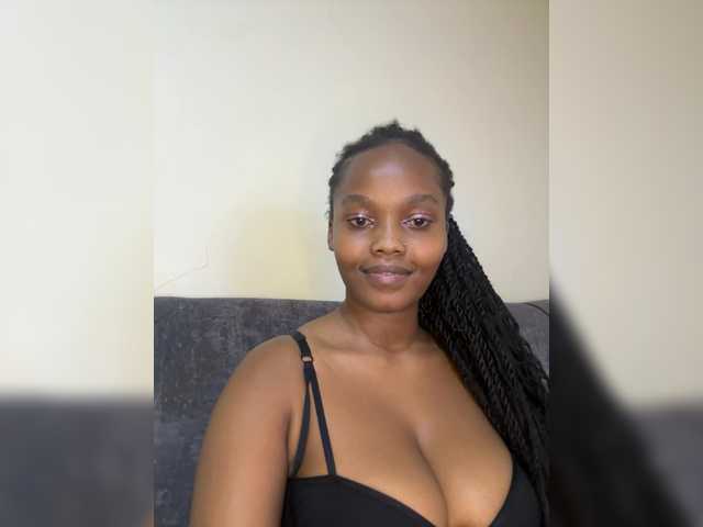 Curvy-maxy9 live cam on BongaCams