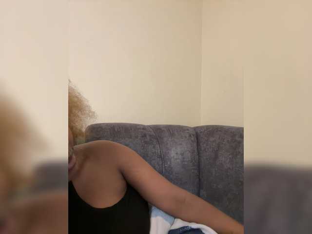 Curvy-maxy9 live cam on BongaCams