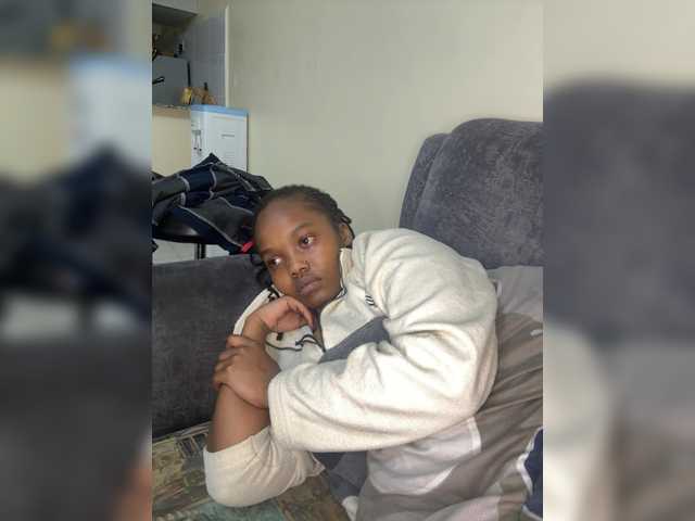 Curvy-maxy9 live cam on BongaCams