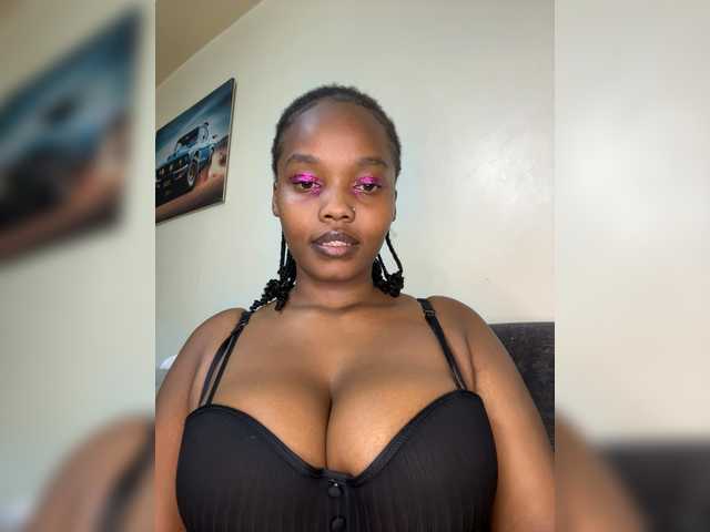 Curvy-maxy9 live webcam show