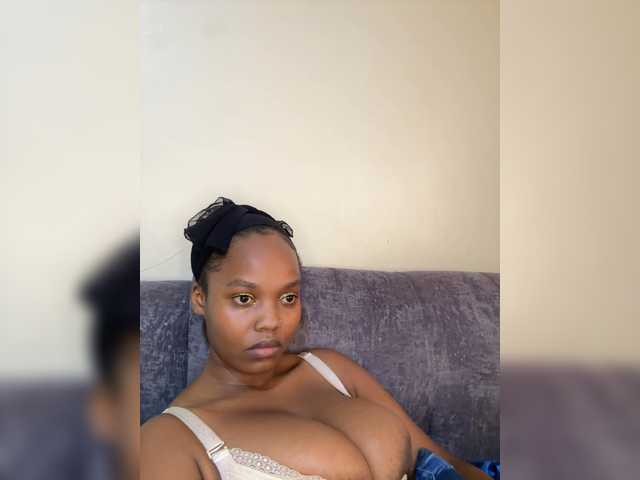 Curvy-maxy9