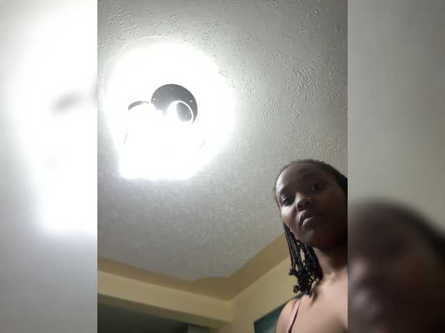 Curvy-maxy9 live cam on BongaCams