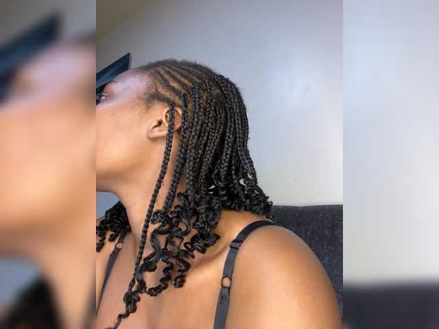 Curvy-maxy9 live cam on BongaCams