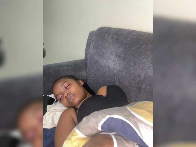 Curvy-maxy9 live cam on BongaCams