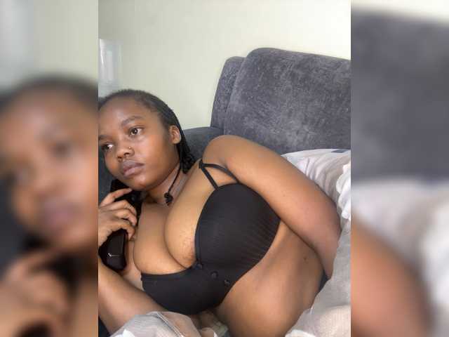 Curvy-maxy9 live webcam show