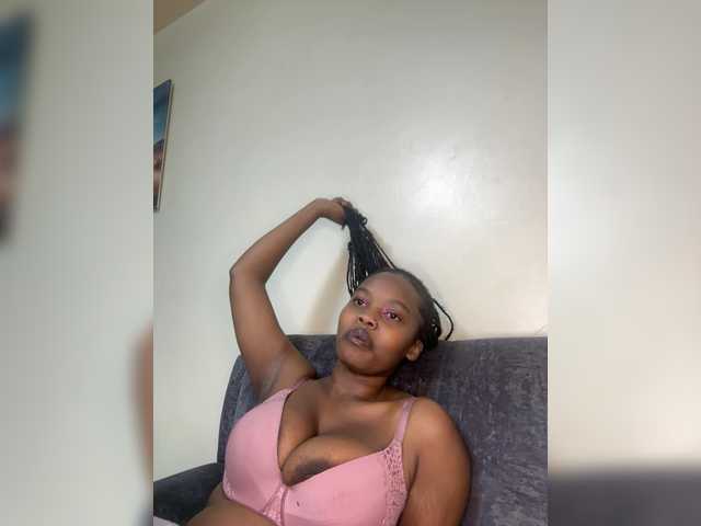 Curvy-maxy9 live cam on BongaCams