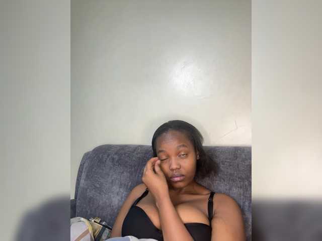 Curvy-maxy9 live cam on BongaCams