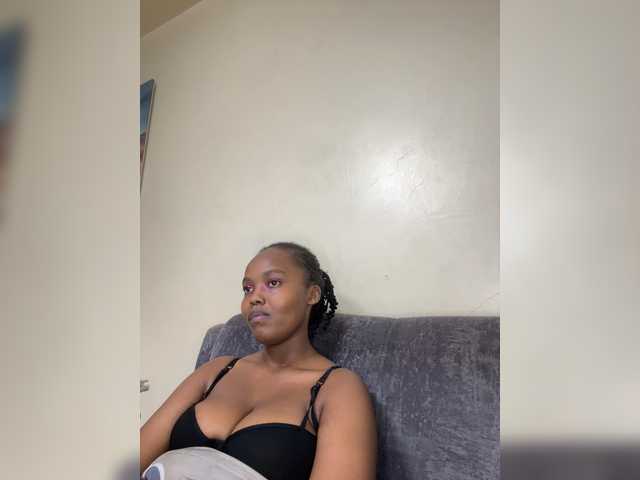 Curvy-maxy9 live cam on BongaCams