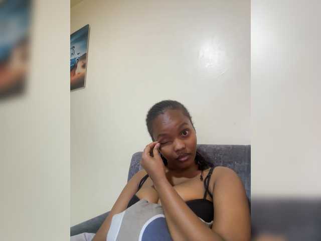 Curvy-maxy9 live cam on BongaCams