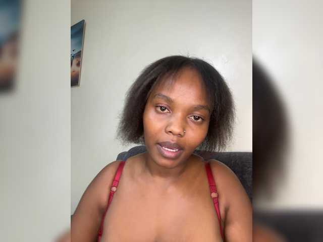 Curvy-maxy9 live cam on BongaCams