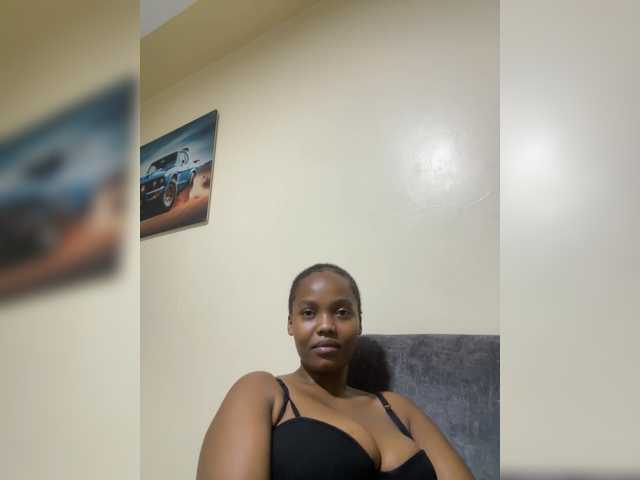 Curvy-maxy9 live cam on BongaCams