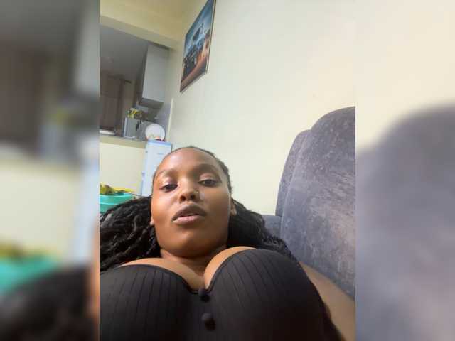Curvy-maxy9 live cam on BongaCams