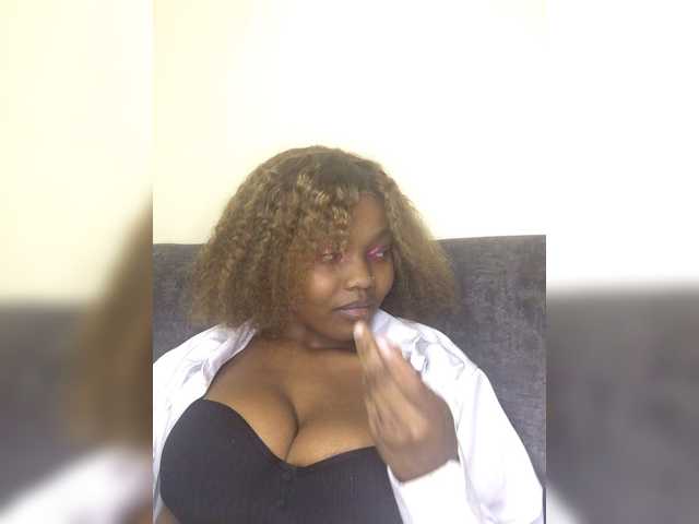 Curvy-maxy9