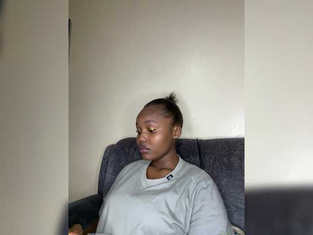 Curvy-maxy9 live cam on BongaCams