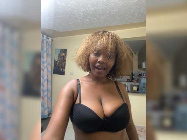 Curvy-maxy9