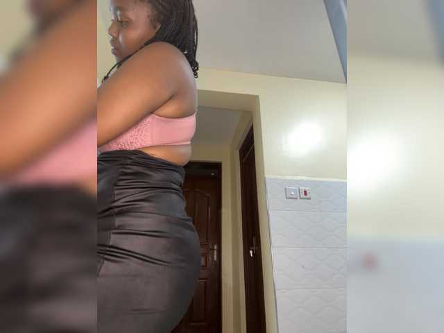 Curvy-maxy9 live cam on BongaCams