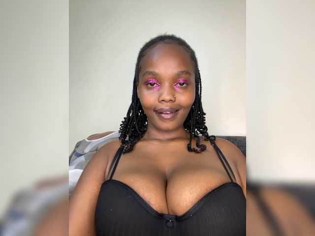 Curvy-maxy9 live webcam show