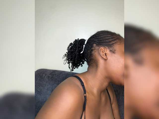 Curvy-maxy9 live cam on BongaCams