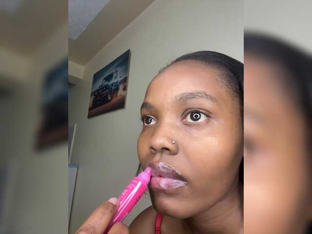 Curvy-maxy9 live cam on BongaCams