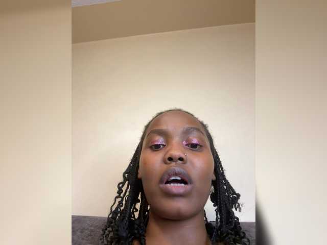 Curvy-maxy9 live cam on BongaCams