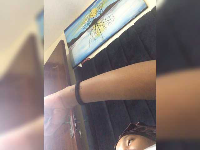 Curvy-maxy9 live cam on BongaCams