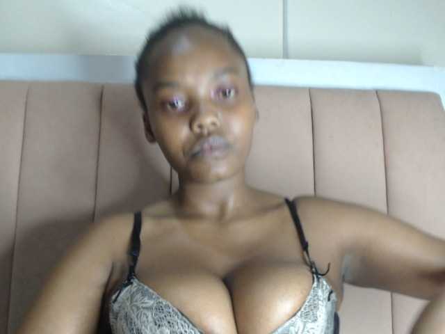 Curvy-maxy9 live cam on BongaCams